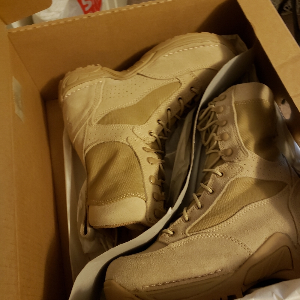 New In Box Danner desert TFX Rough- Out men's boots 6D